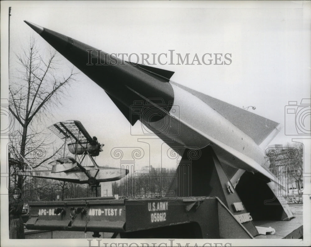 1958 Press Photo Army&#39;s Nike Hercules missile with &quot;Pioneer&quot; plane at the back-Historic Images