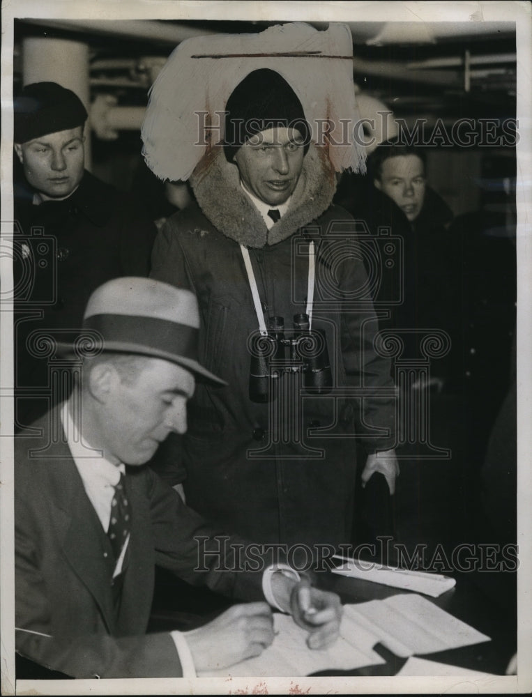 1934 Lt Com Edward Wunch interviewed at Brooklyn Navy Yard - Historic Images