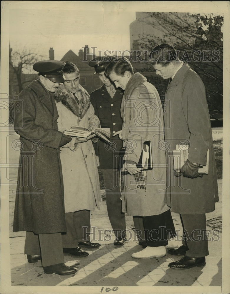 1943 American Army Cadets began courses at the Yale University - Historic Images