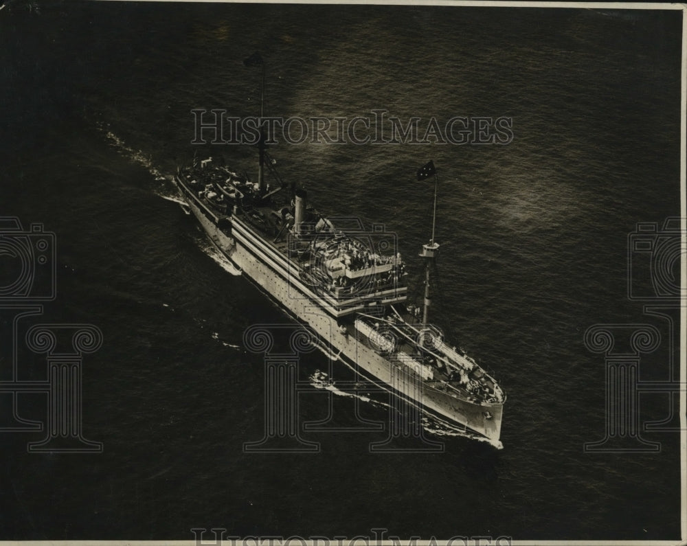 1926 USS Henderson steaming into Panama Bay with Navy Secy Denby - Historic Images