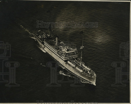 1926 USS Henderson steaming into Panama Bay with Navy Secy Denby - Historic Images