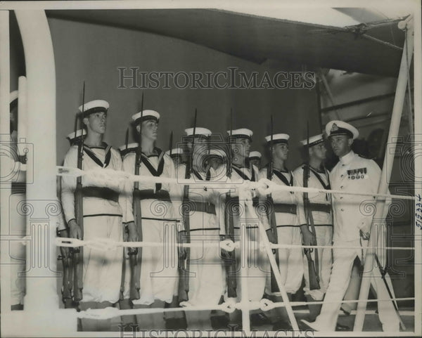 1939 Sailors stand by as Capt. Farncomb leaves the Perth Cruiser ...