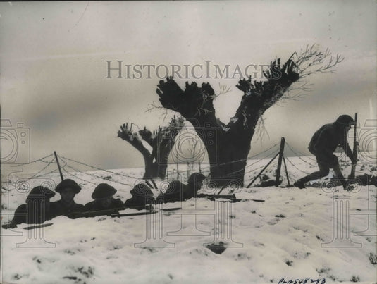 1940 British Norfolk Regiment decorated for No Man's Land conduct - Historic Images