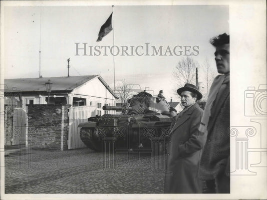 1956 Press Photo The arrival of the new American Weapons in Andernach Germany - Historic Images