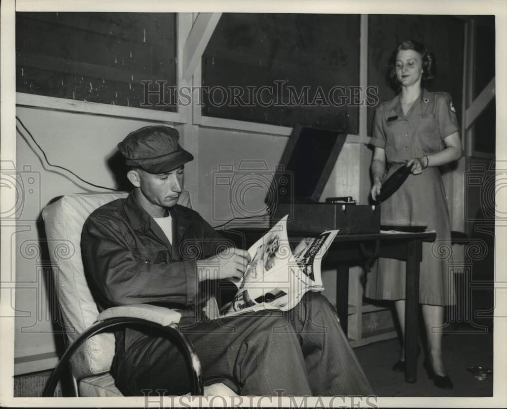 1953 American Red Cross Katie Watson & Cpl Ray Sheppard - Historic Images