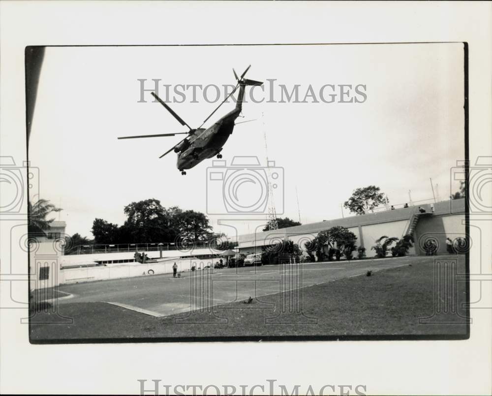 1985 Press Photo US Marine helicopter approaches landing zone, Vietnam- Historic Images