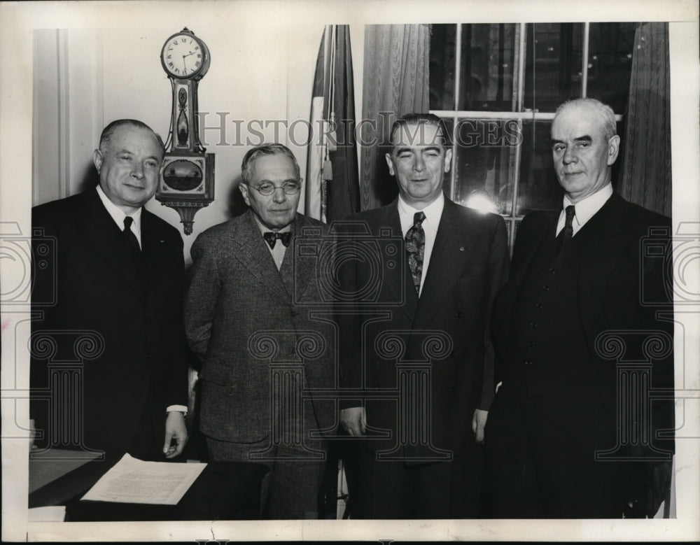 1946 Press Photo New York David Sarnoff, Arthur Meyer, Mayor William O&#39;Dwyer NYC-Historic Images