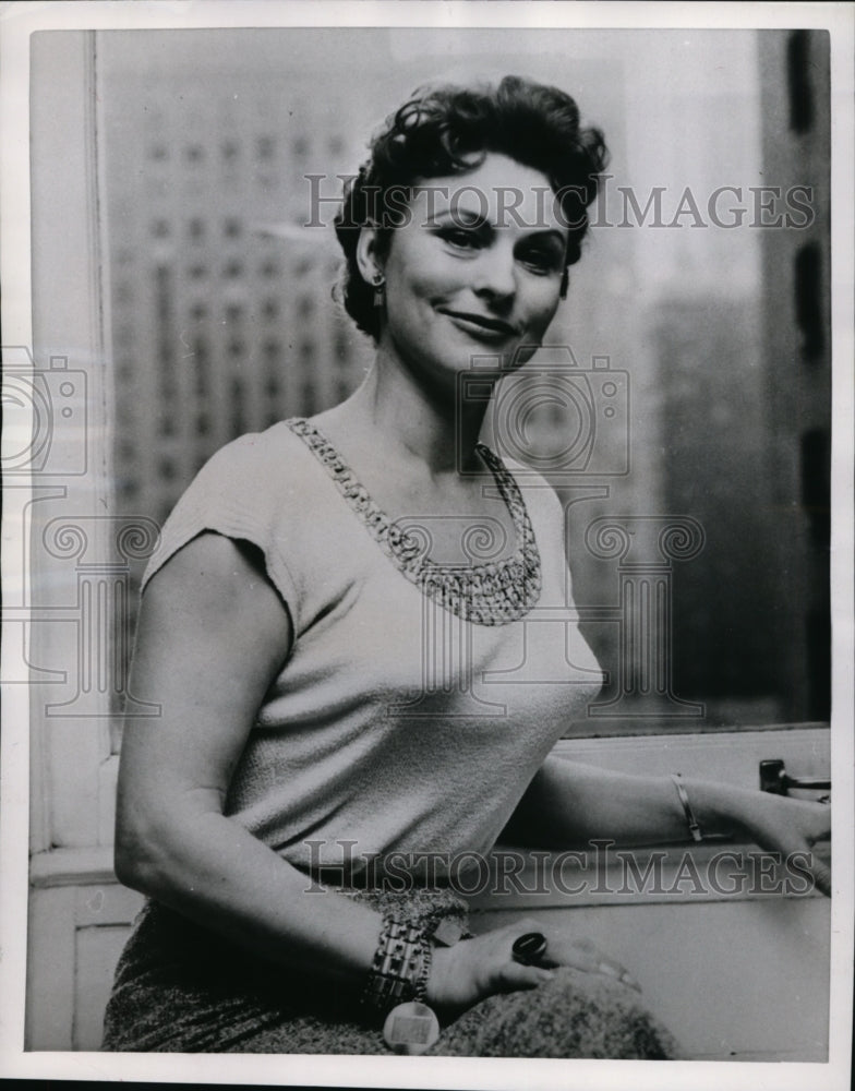 1956 New York Delpha Frazier named nation&#39;s youngest grandmother NYC - Historic Images