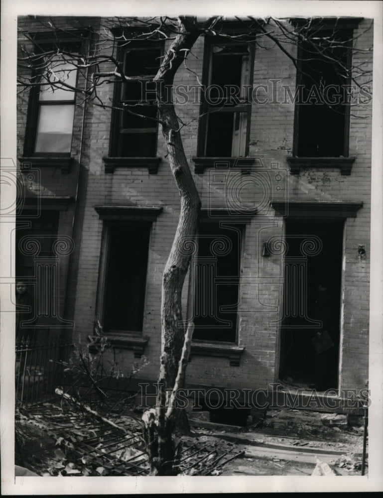 1946 Press Photo New York Body of Rose Palermo found in abandoned house NYC- Historic Images