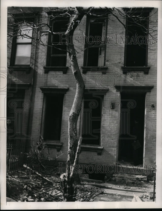 1946 Press Photo New York Body of Rose Palermo found in abandoned house NYC- Historic Images
