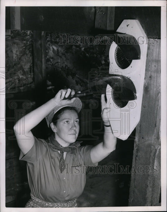 1953 Press Photo New York Mrs Louis McGrath helps keep a railroad running NYC-Historic Images