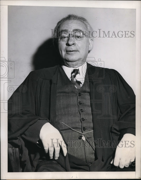 1946 Press Photo New York Union Lawyer accuses Judge Levy of prejudice NYC - Historic Images