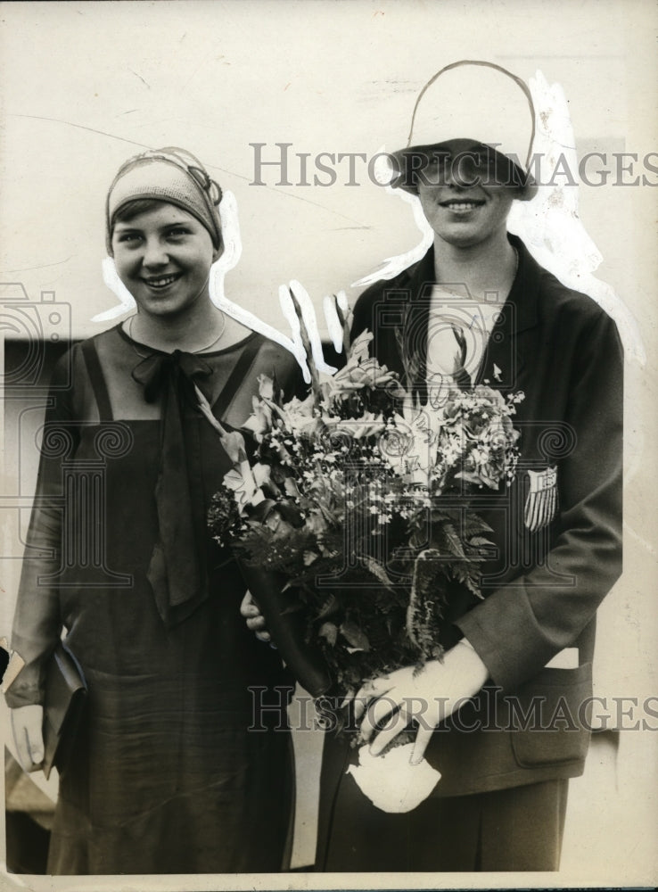 1928 New York Swim stars Lisa Lindstrom and Agnes Geraghty NYC - Historic Images