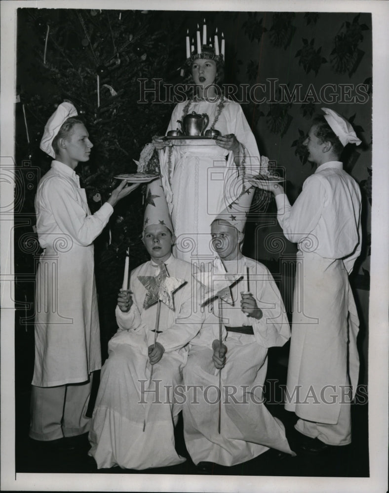 1945 Press Photo New York Swedish pageant starts off Yuletide Season NYC-Historic Images