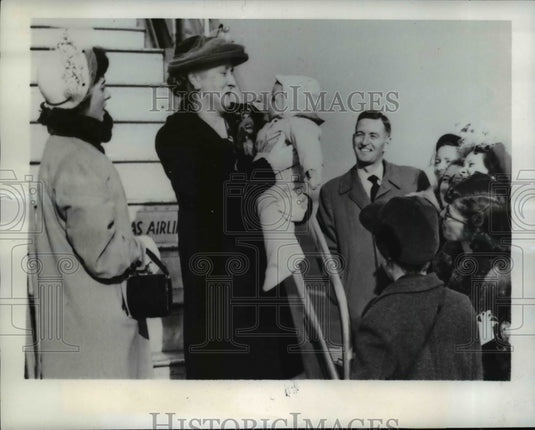 1950 Press Photo New York Mrs. Alice O'Brien Periano with grandson NYC-Historic Images