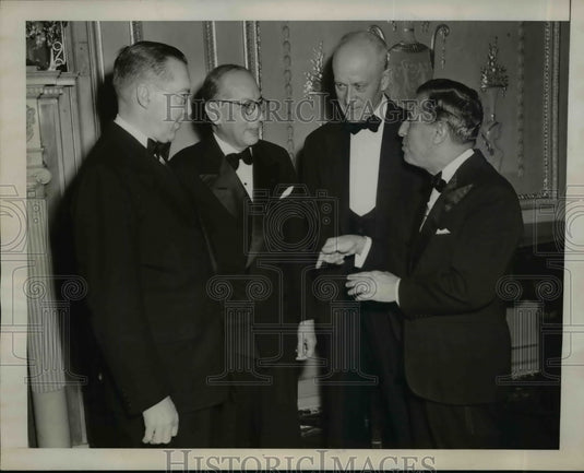 1945 Press Photo New York Winners of Maria Moors Cabot Gold Medals of '45 NYC-Historic Images