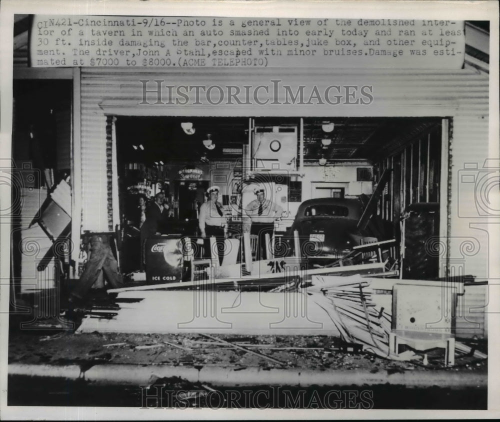 1950 Press Photo damage after auto smashed into tavern in Cincinnati Ohio. - Historic Images