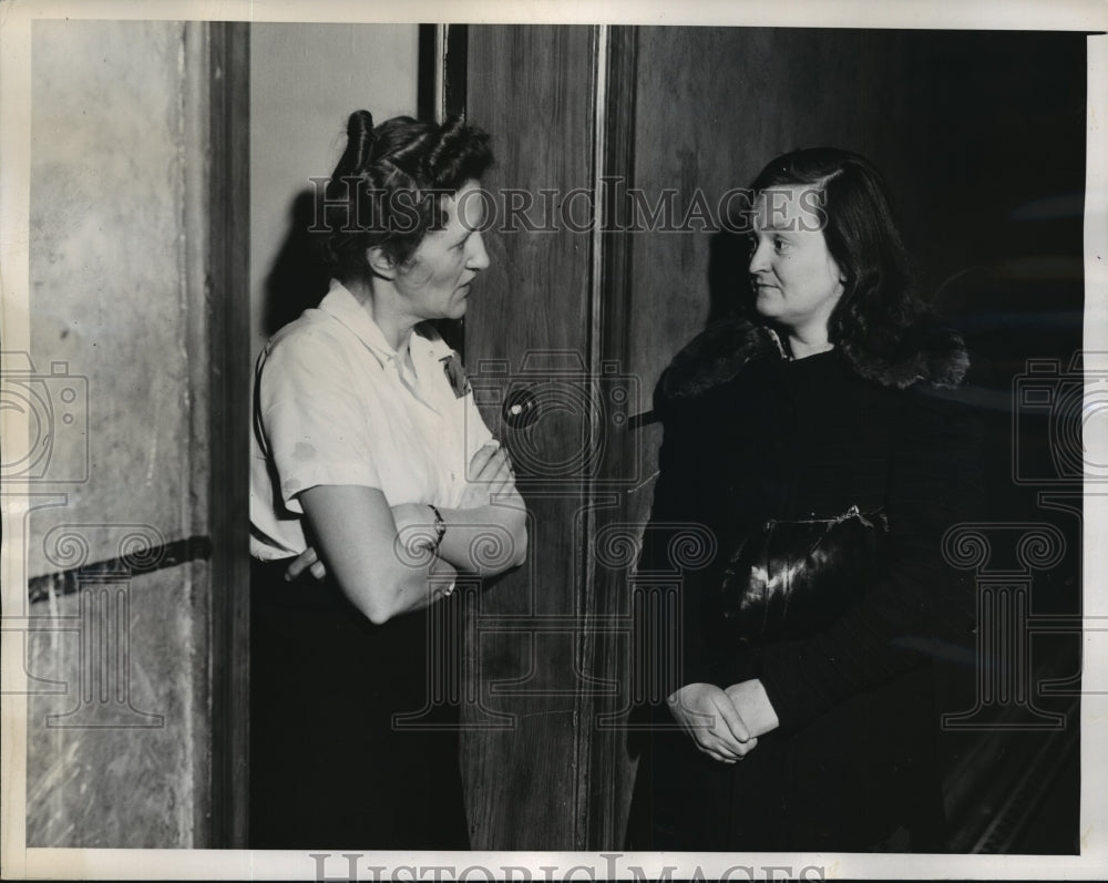 1944 New York Mrs. Barbara Sanders and Mrs. Dorothy Finley NYC - Historic Images