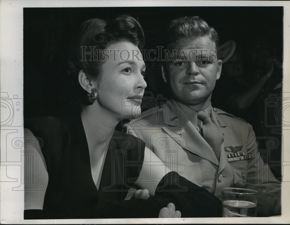 1944 Press Photo New York Capt and Mrs John Daley enjoy night at Monte Carlo NYC - Historic Images