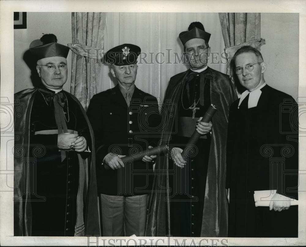 1944 Press Photo New York Manhattan College honors Bishop and General NYC-Historic Images