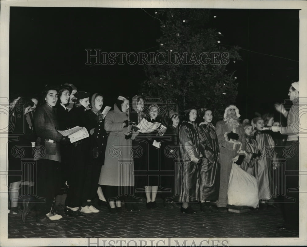 1939 Press Photo New York Group sings Christmas Carols at Hospital NYC-Historic Images
