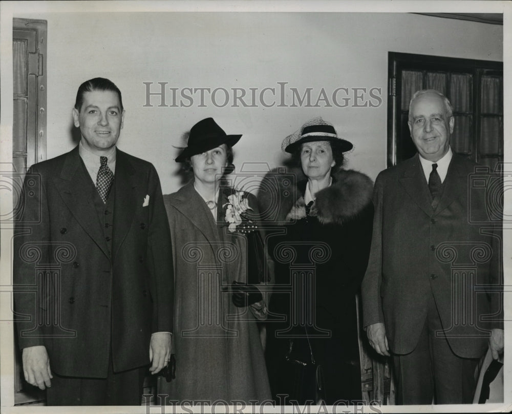 1939 New York TR Tomkinson Mrs Tomkinson Mr &amp; Mrs Litchfield NYC - Historic Images