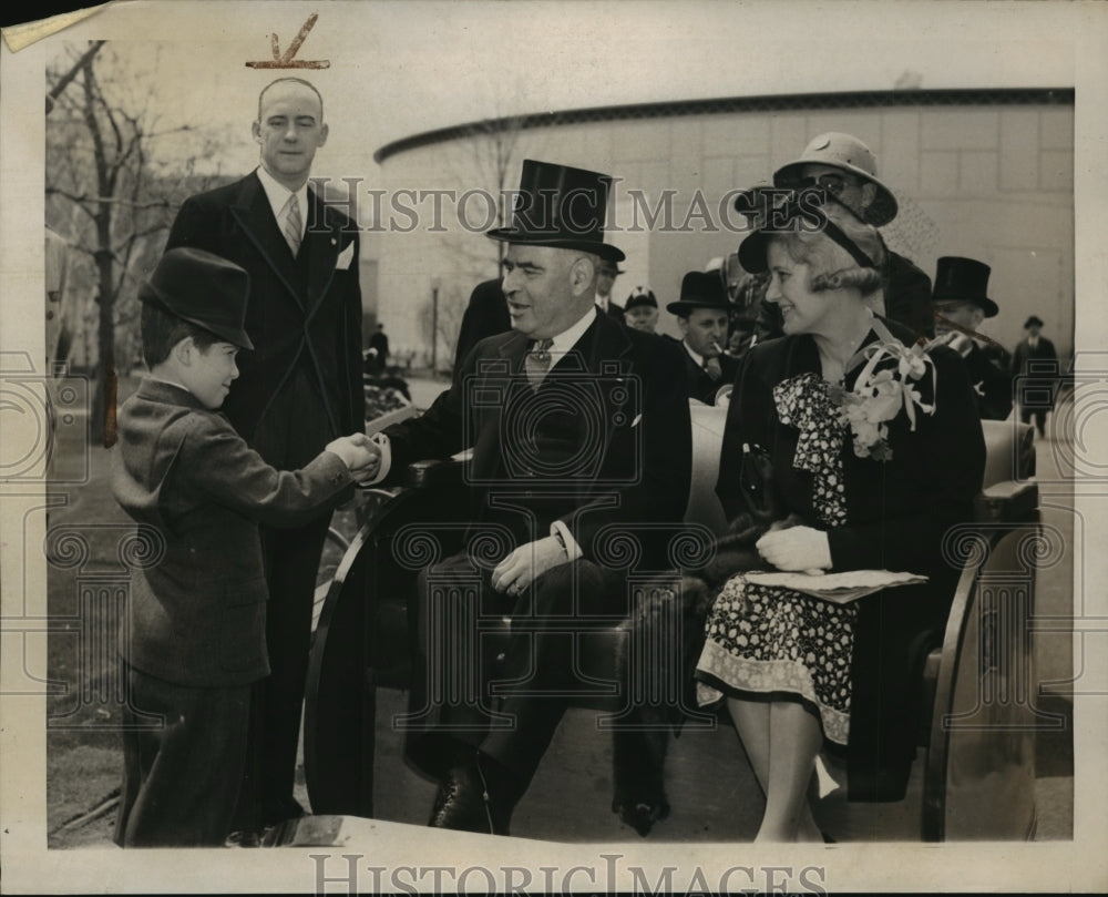 1939 New York Gov Herbert Lehman shakes hands with Ackerman NYC - Historic Images