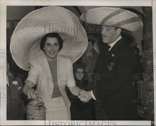 1939 Press Photo New York Josefina Veve & Grover Whalen NYC - neny05753 - Historic Images