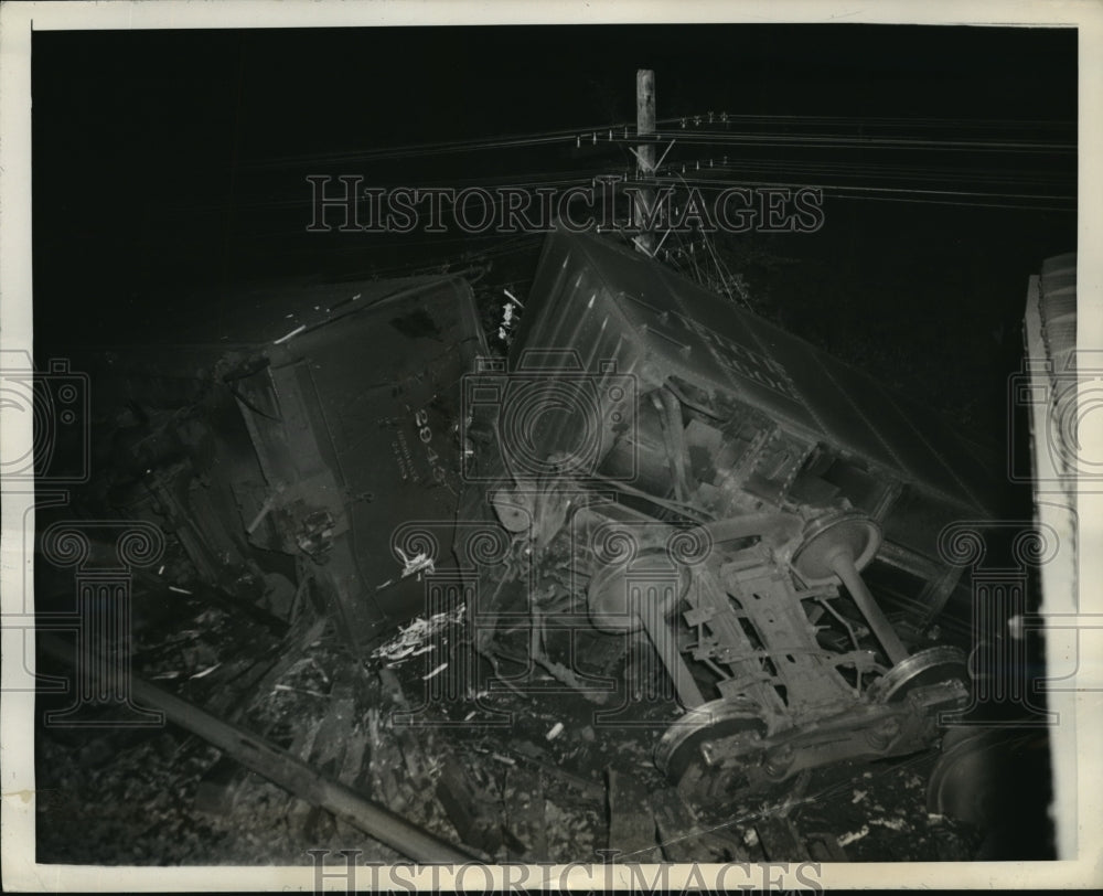 1945 Press Photo Goshen NY One man killed in Passenger train derailment NYC-Historic Images