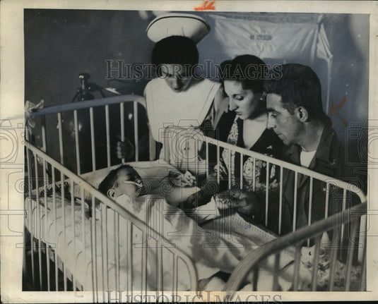 1945 New York John Maglio visits with his ill son Robert James NYC - Historic Images