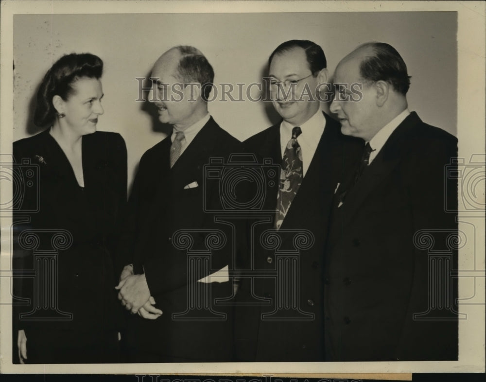 1945 Press Photo New York Helen Douglas attends Liberal Party Dinner NYC - Historic Images