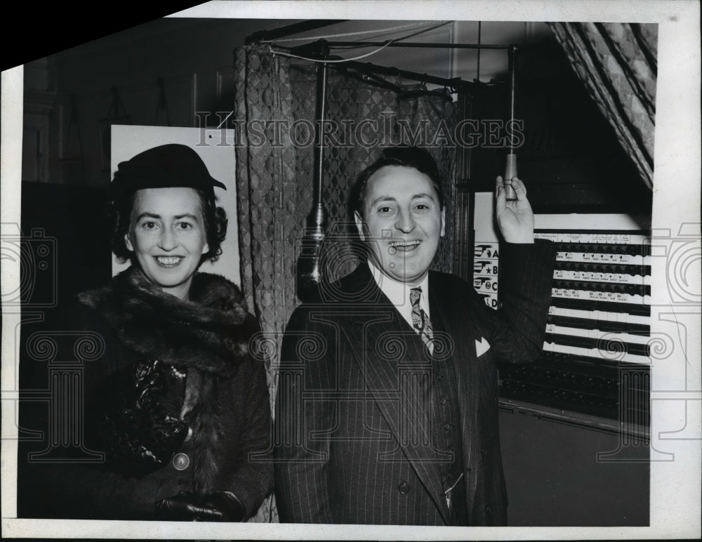 1942 Press Photo New York Lt Gov &amp; Mrs Charles Poletti cast their votes NYC-Historic Images