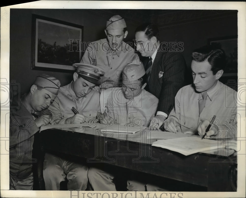 1942 Press Photo New York Cast Of This Is The Army Register To Vote NYC - Historic Images