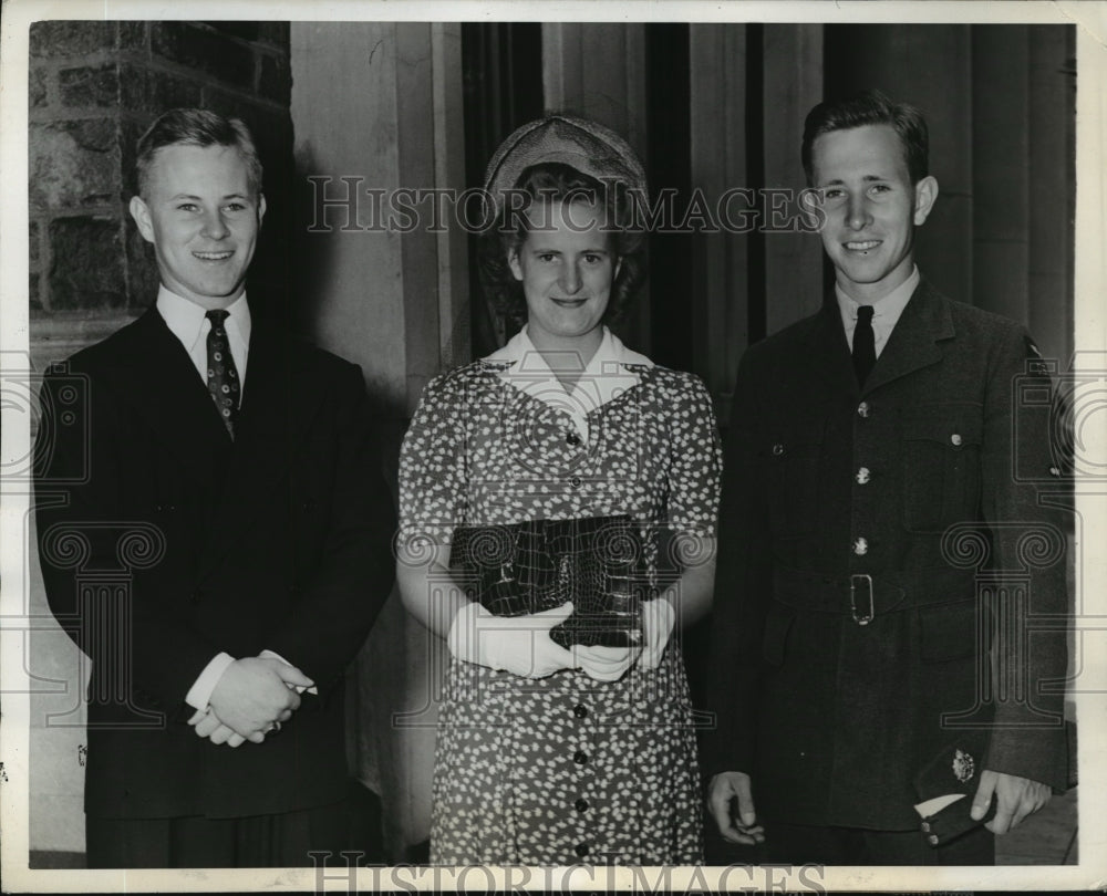 1942 Press Photo New York John Jean and Charles Sawyer attend dads wedding NYC - Historic Images