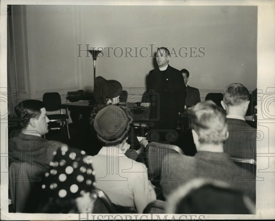 1944 Press Photo New York Father Herald Swezy addresses Anti-Facist Meeting NYC - Historic Images