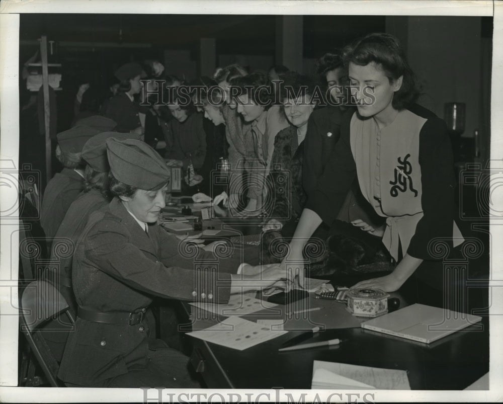 1941 New York Womens Volunteer Applicants are fingerprinted NYC - Historic Images