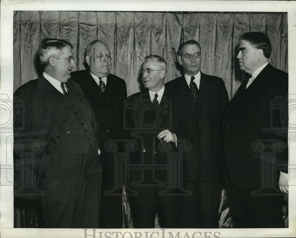 1943 Press Photo New York Attendees at Coal Wage Meeting NYC - Historic Images