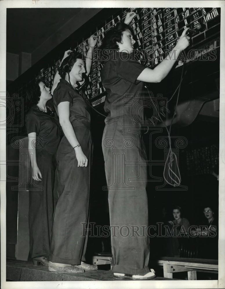 1942 New York Girls who post changes on exchange board NYC-Historic Images