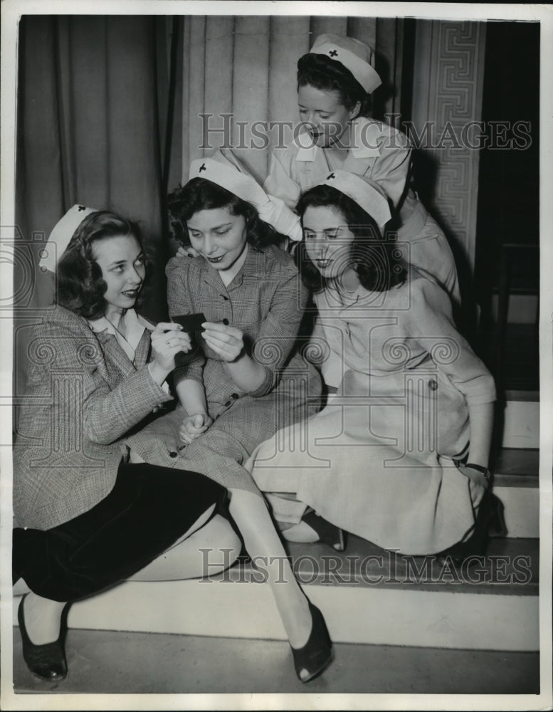 1942 New York Joan Humphrey adjusts new nurses caps NYC  - Historic Images