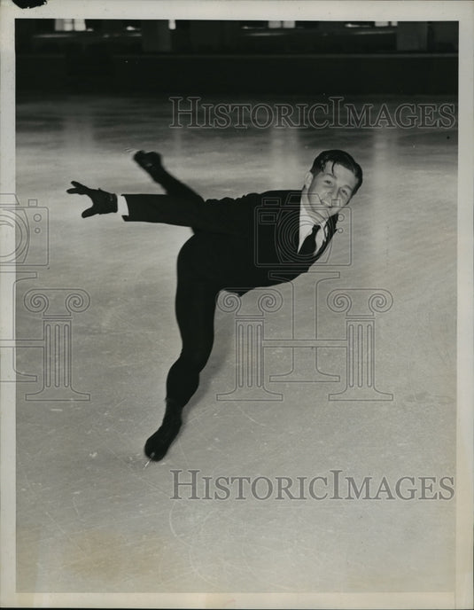 1939 Press Photo Frederick Tomlins does a spiral - Historic Images
