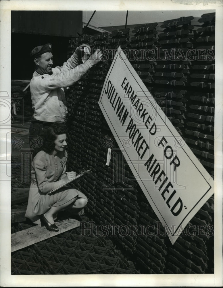 1943 NEw York Phyllis Orza &amp; Patrick Noone check landing mats NYC-Historic Images