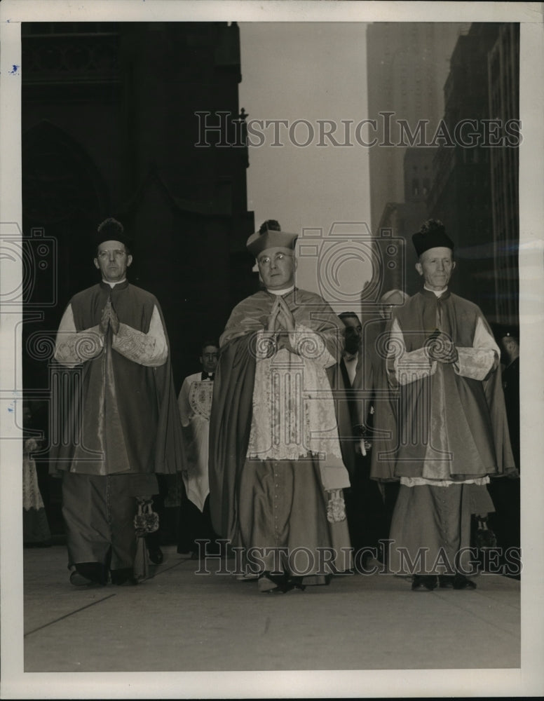 1939 Press Photo New York Most Rev Francis Spellman arrives for ceremony NYC - Historic Images