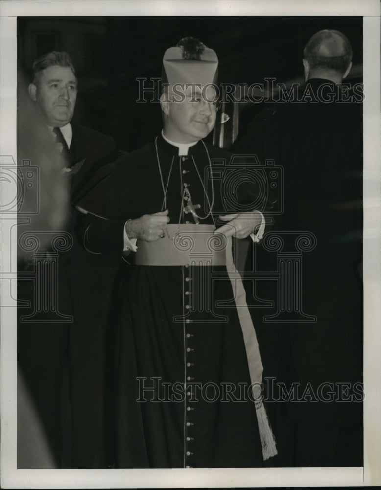 1939 Press Photo New York Bishop Spellman arrives Residence NYC - Historic Images