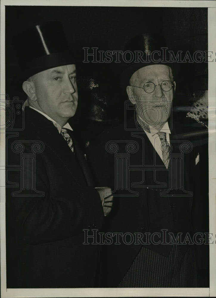 1939 Press Photo New York William Spellman attends installation of his son NYC - Historic Images