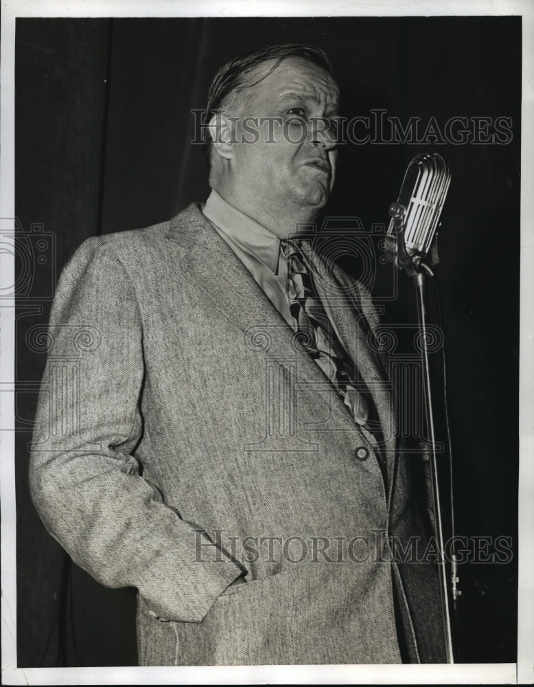 1943 Press Photo New York Maj George Eliot speaks at Newspaper Night NYC - Historic Images
