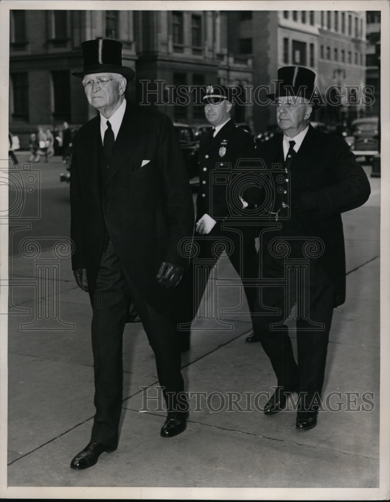 1939 New York Paul Cravath &amp; Eugene Grace attend Schwab Funeral NYC - Historic Images