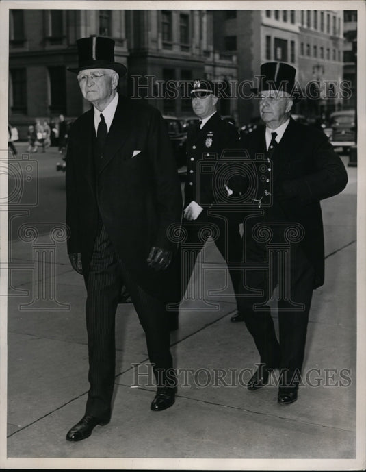 1939 New York Paul Cravath & Eugene Grace attend Schwab Funeral NYC - Historic Images