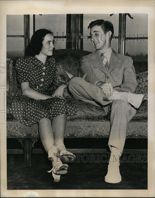 1939 New York Hilda Scott & James Gardner win Youth Forum NYC - Historic Images