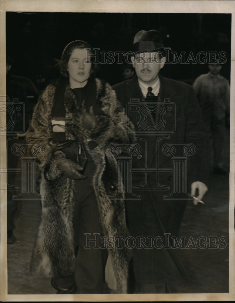 1939 New York Margery McCune boarded Cuider to meet Esso Baytown NYC - Historic Images