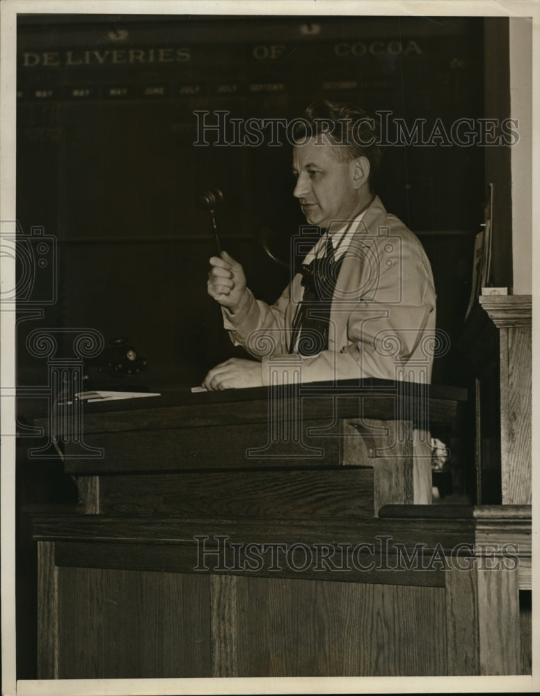1939 Frank Fagan calls Cocoa Exchange to order  - Historic Images